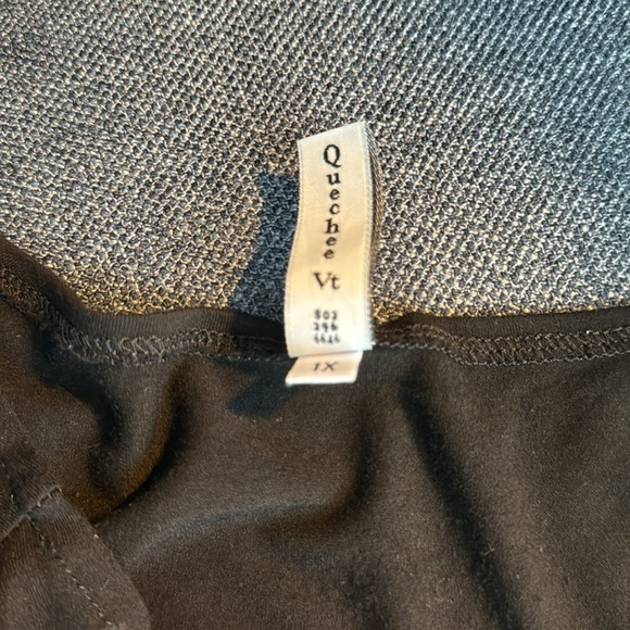 F.H. Clothing co .  Black cold shoulder tunic size 1X - Picture 8 of 8